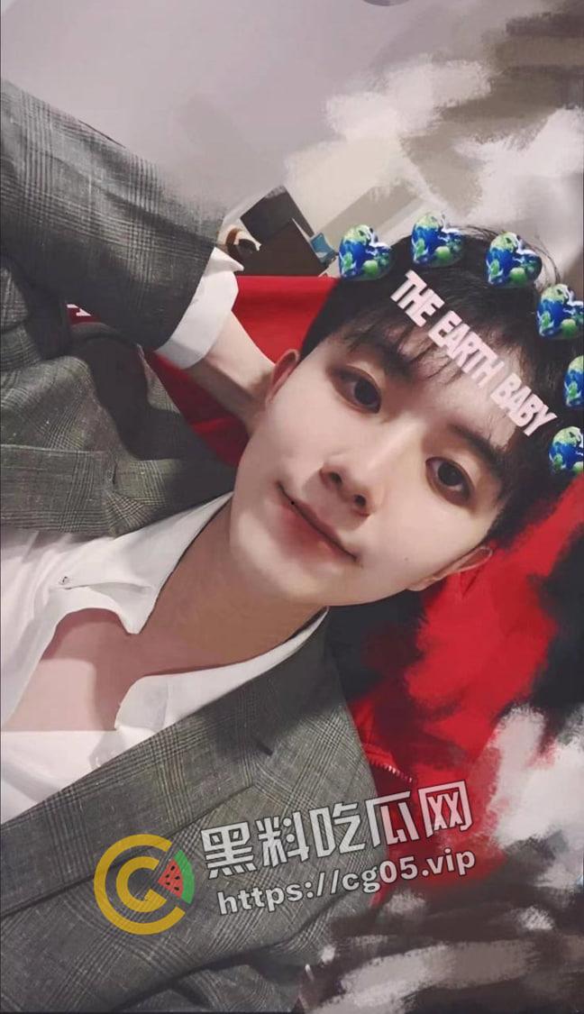 瓜友投稿！加拿大留学生【子瑜】线上装男娘卖裸照 线下做异性spa 给钱男女都能上 两头钱都赚的贱人-6