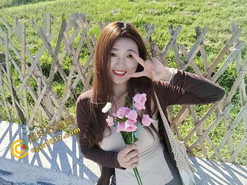 湖北孝义学生情侣酒店做爱视频曝光!身穿情趣内衣,白嫩巨乳诱人至极,口交深喉,女上骑乘,视觉冲击爆棚!-2