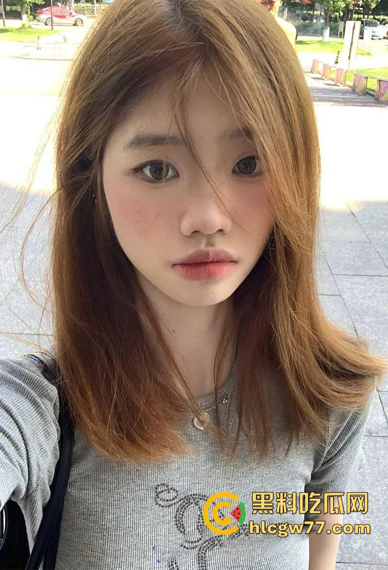 黄毛小妹直播间PK惩罚当场拔逼毛 输赢规矩惊呆网友 这届网红玩的可真花花啊 估计平时也没少挨操!-4