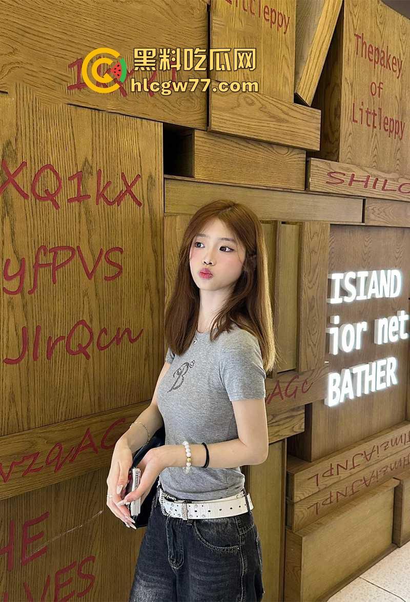 黄毛小妹直播间PK惩罚当场拔逼毛 输赢规矩惊呆网友 这届网红玩的可真花花啊 估计平时也没少挨操!-5