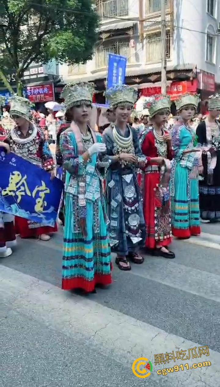 贵州丹寨县龙泉镇中国非遗保护年会 ，非遗周大型非遗万人盛装巡演，非遗瑰宝代代传，场面壮观精彩绝伦震撼人心！-7