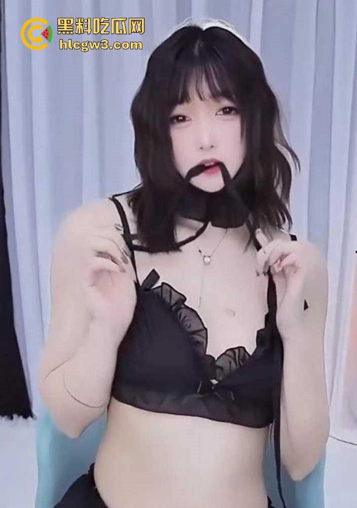 网易CC女主播【奈奈】大玩黑丝珍珠内裤！跳蛋假阳具齐上阵，激情骑乘，全程高能福利爆棚！-1