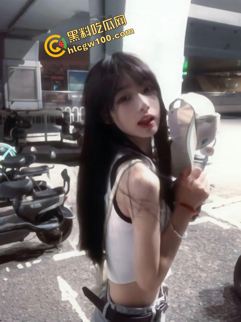 江西南昌清纯嫩妹反差少女【李晨柠】被精神小伙得吃，酒店约炮各种淫荡草逼娇喘！独家曝光流出！-1