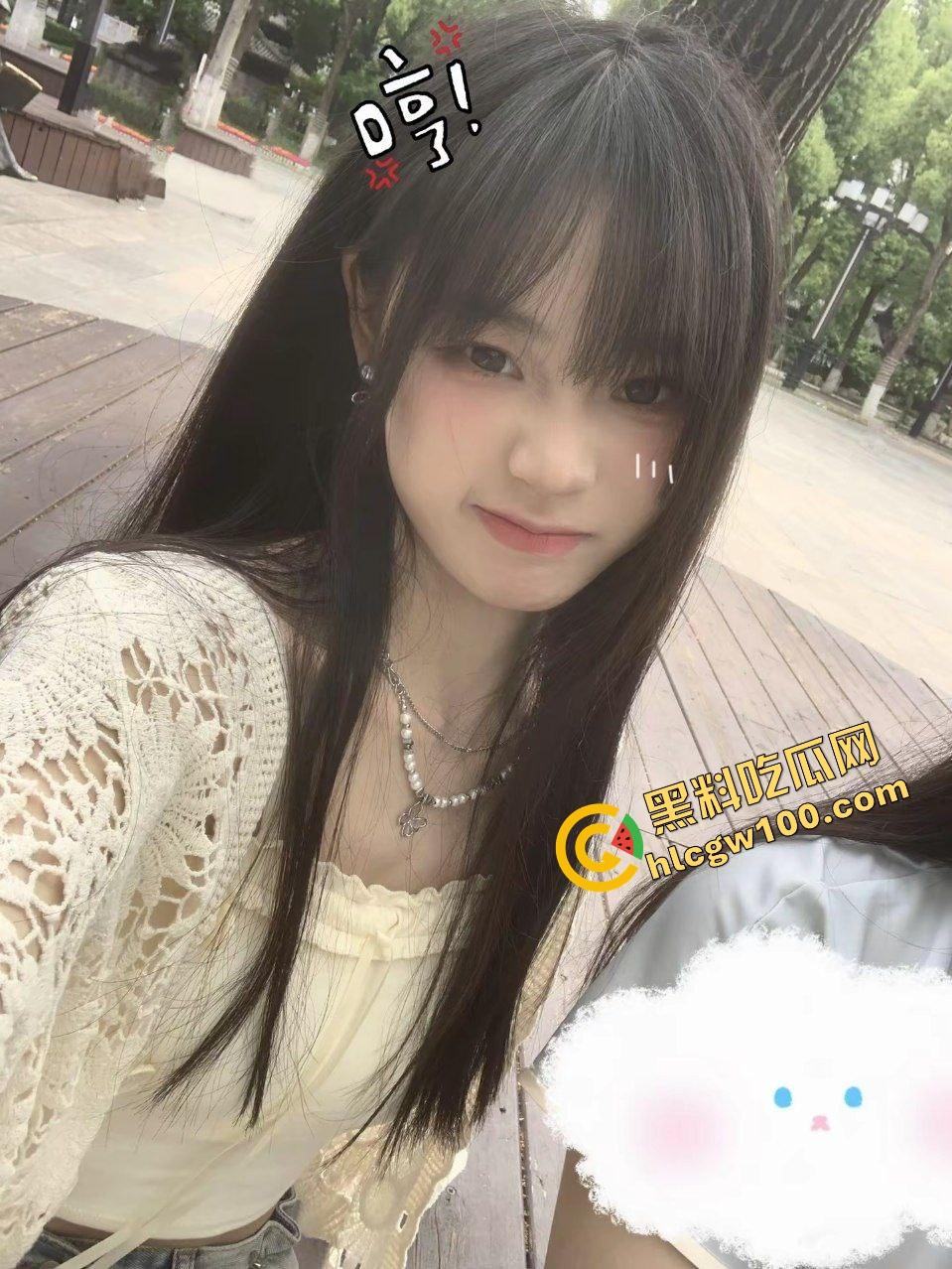 江西南昌清纯嫩妹反差少女【李晨柠】被精神小伙得吃，酒店约炮各种淫荡草逼娇喘！独家曝光流出！-2