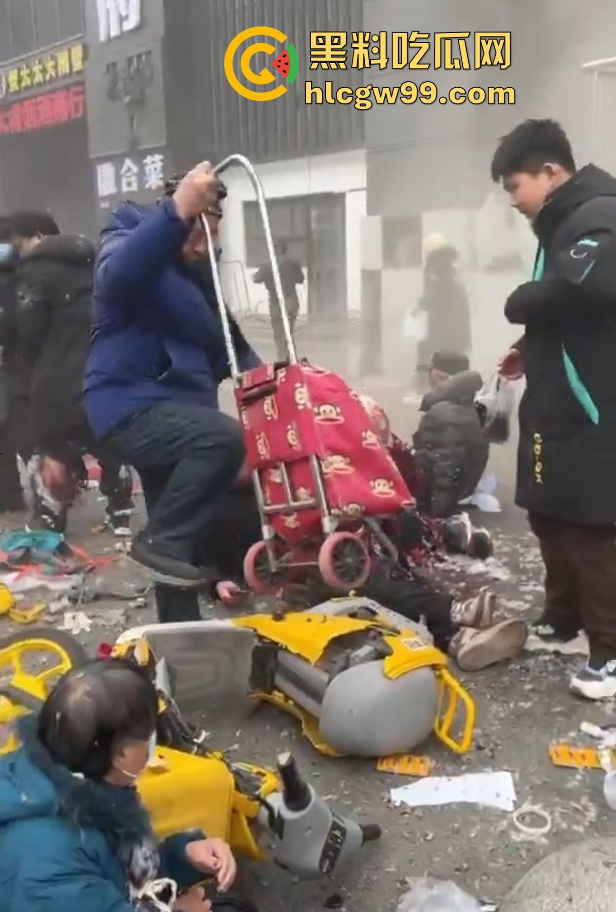 沈阳大东副食商场爆炸 这威力堪比现场开年大炮 惊动半个城的声音这是年货自爆还是开门红太猛？-12