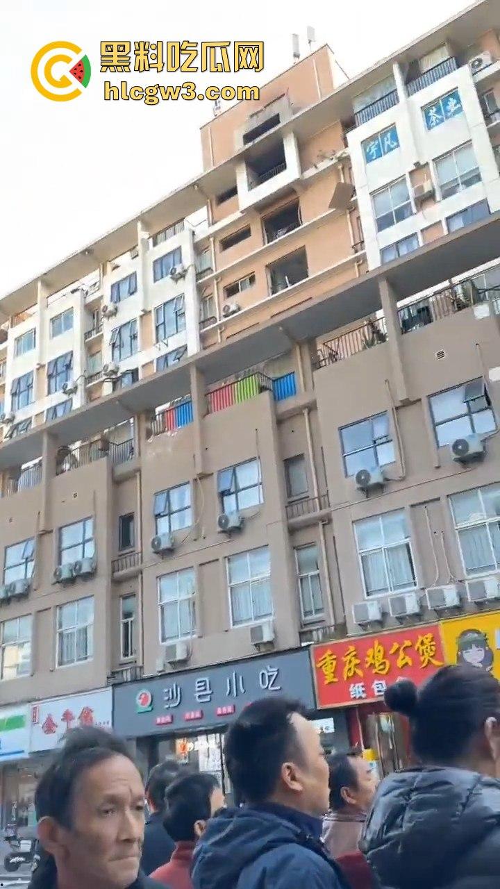 杭州拱墅区孩儿巷电梯爆炸！公寓楼成炸药包，玻璃渣满地伤亡情况不明，工人咋办了？-2