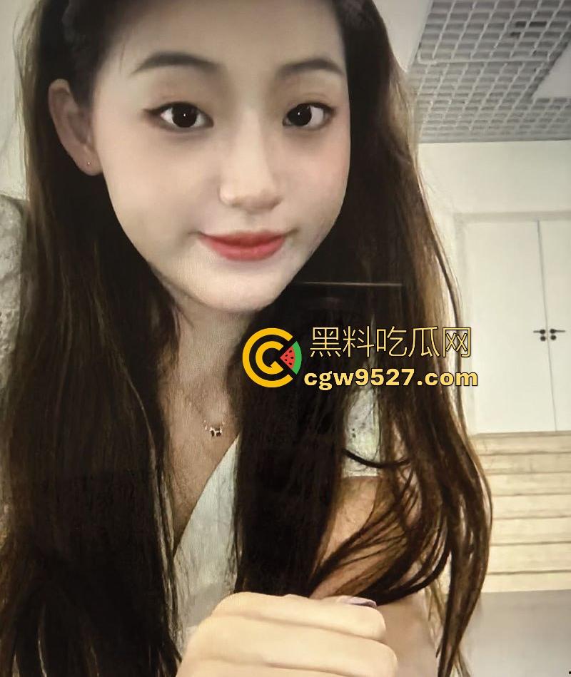 长春工商学院【刘晴晴】洋溢青春气息,圆润脸庞甜美可人,却在床上与男友彻底放飞,深喉口交反差十足!-2