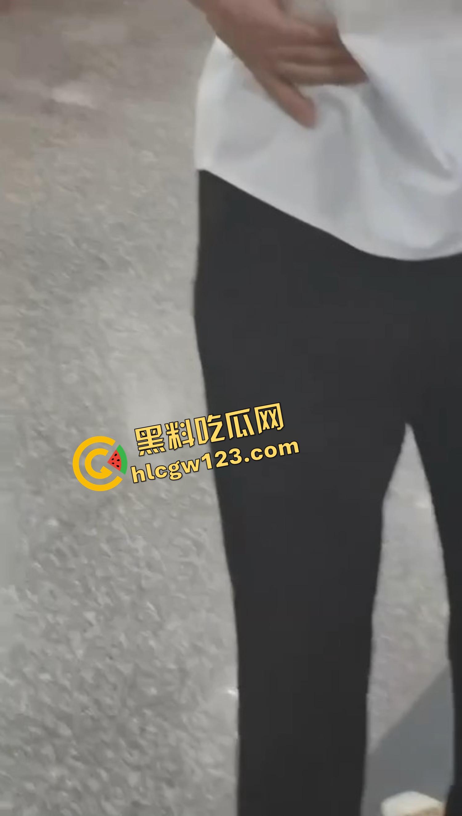 武汉大学学生论文吗没过就开砍？食堂见人上去就一刀，无差别出刀，年轻人心态这么炸裂的吗？-11