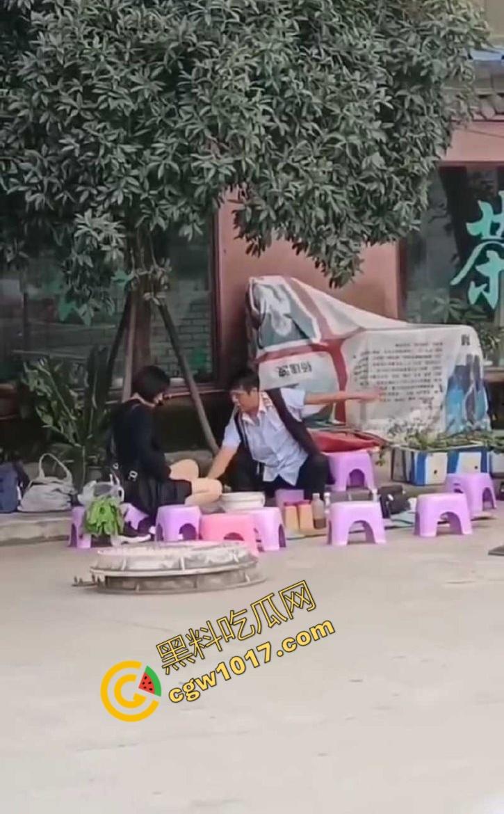 公园算命大师诱骗小仙女，揉胸抠穴就能断知福祸，小仙女被玩弄至高潮，彻底沦陷！-1