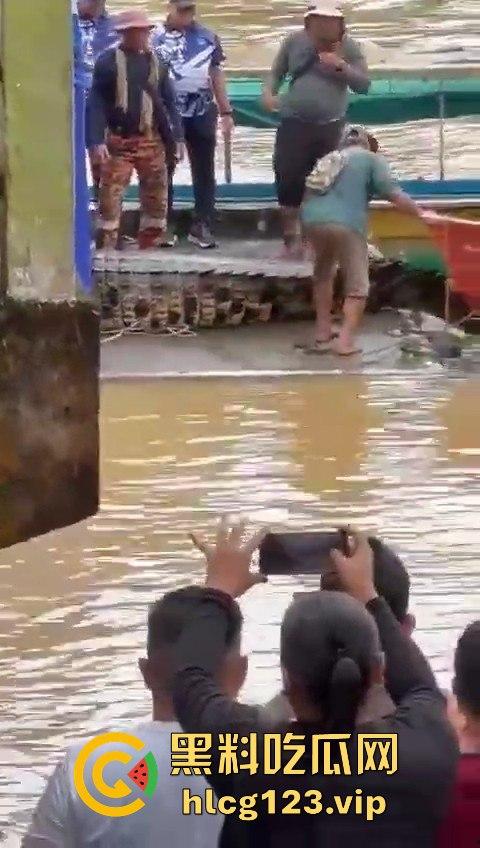 鳄鱼杀人开宴!小镇女孩惨遭下肚,砂捞越首次鳄鱼吃人,残骸成谜!-7
