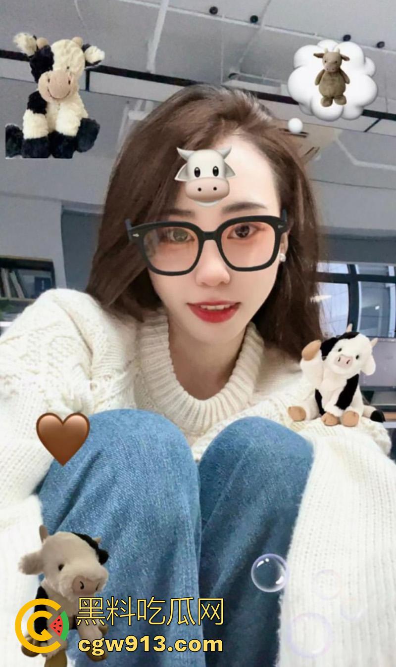 杭州师范气质尤物【陈绍熙】，遭前男友泄密不雅视频，白天女神晚上淫娃，那一脸的享受高潮感简直没谁了！-3