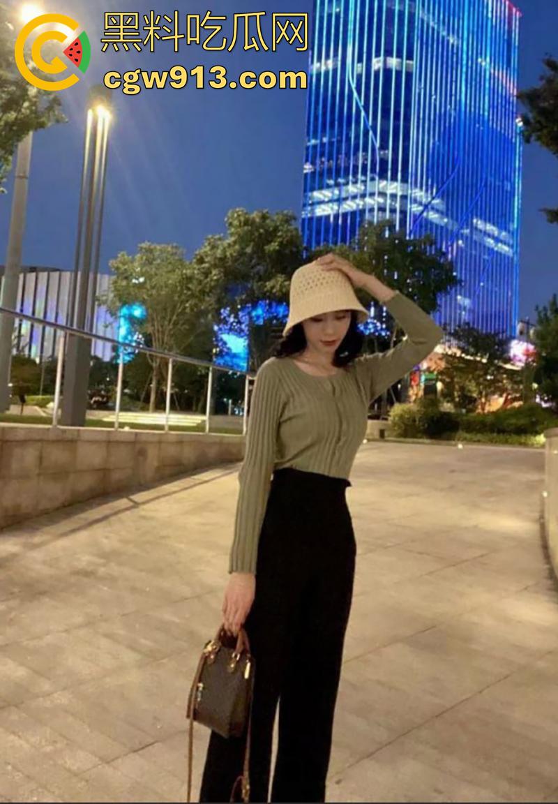 杭州师范气质尤物【陈绍熙】，遭前男友泄密不雅视频，白天女神晚上淫娃，那一脸的享受高潮感简直没谁了！-5