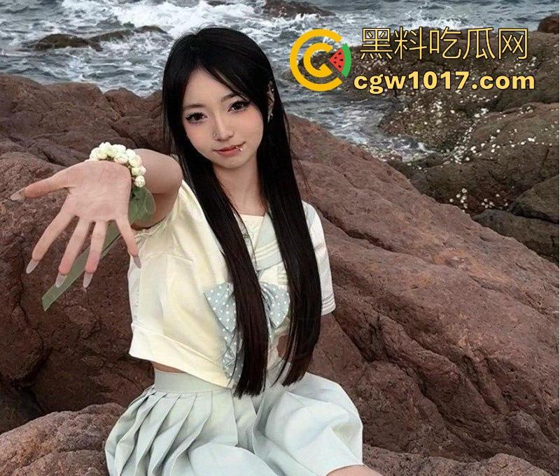 成都医科大学【徐梦梦】反差唇钉妹，冷清女神调教成淫荡母狗，穿黑丝JK跪舔金主肉棒，被后入猛干到外翻！-1