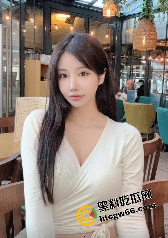 陕西【Barbara】高冷脸掩不住骚穴，主动骑乘深喉口爆金主，被爆操成淫叫母狗，粉丝都操过她！-11